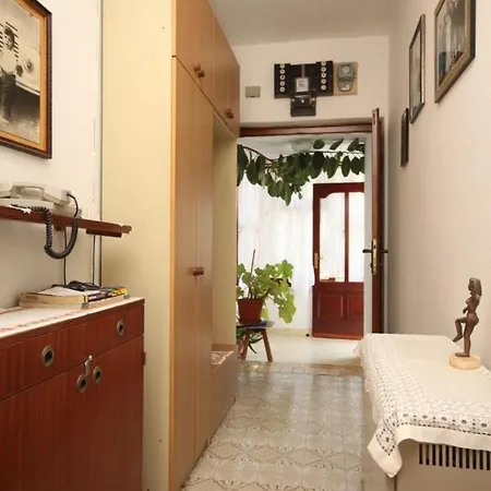 Apartment By The Sea - 8304