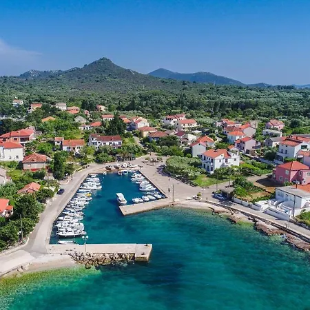 By The Sea - 8304 Apartamento Ugljan